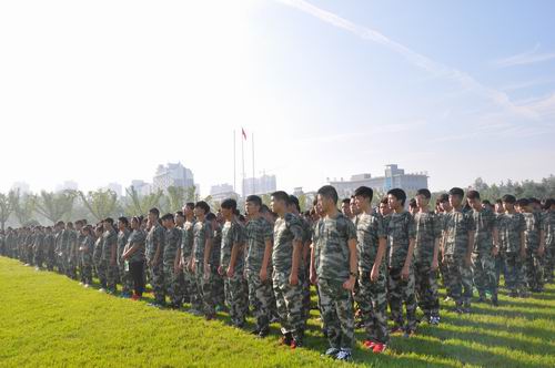 泗阳中专举行2016级新生军训开营仪式