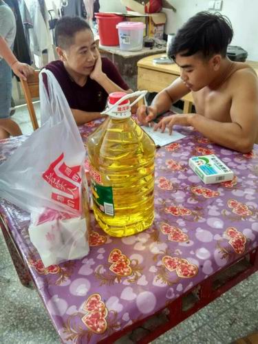 泗阳中专组织开展慰问低收入农户活动