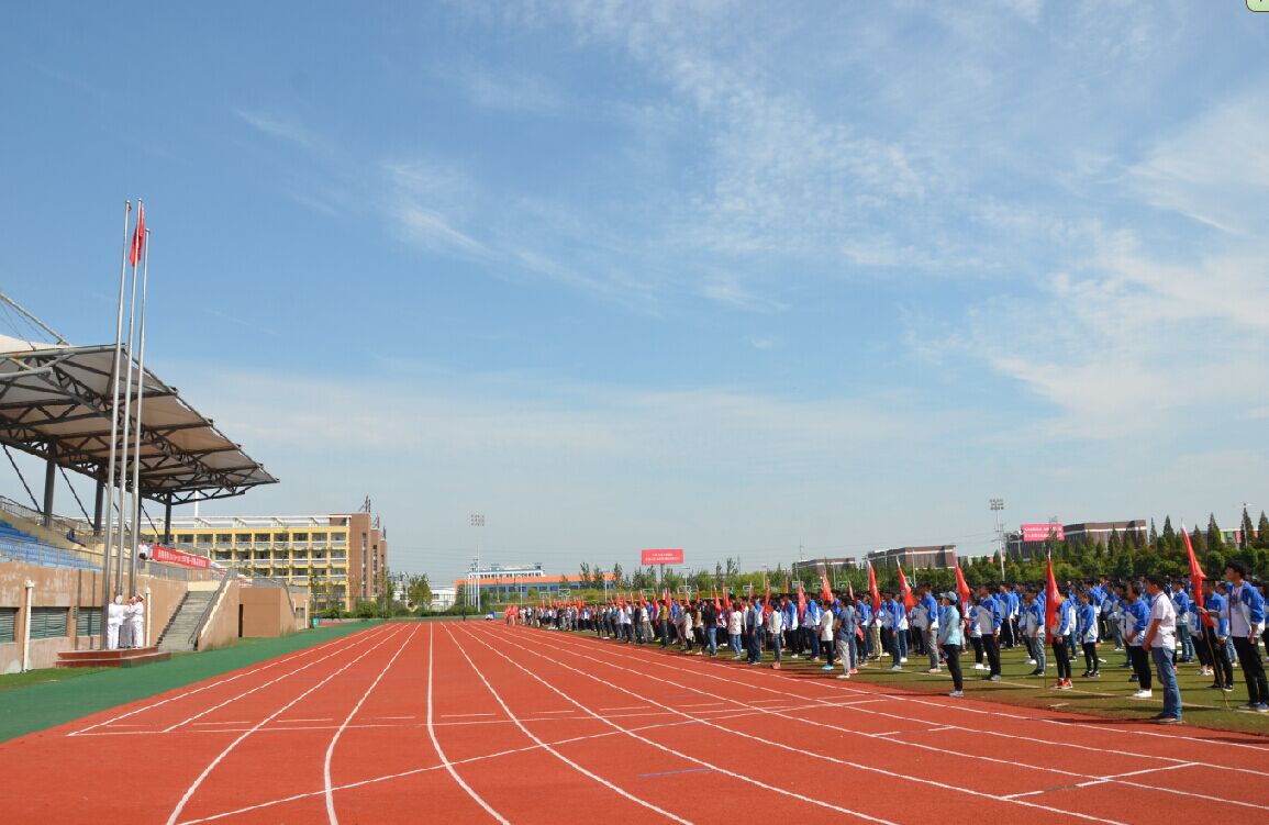 淮海技师学院举行新学期第四周升旗仪式