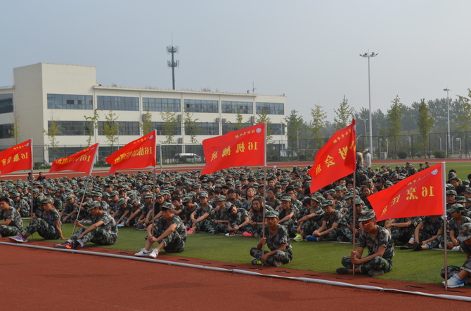 宿豫中等专业学校隆重举行2016级新生军训开幕式
