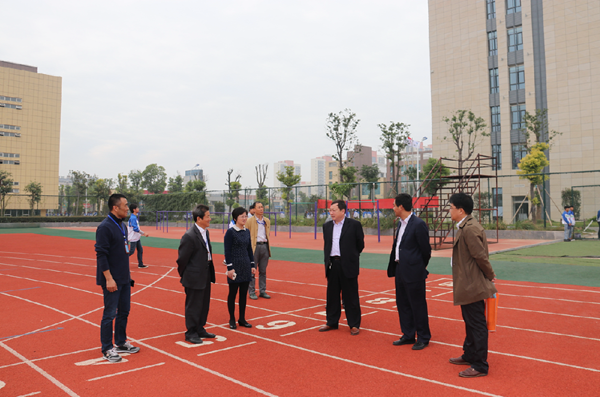 市教育局“三个规范”视导组莅临淮海技师学院检查指导工作