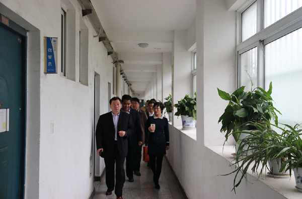 市教育局“三个规范”视导组莅临淮海技师学院检查指导工作
