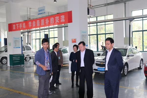 市教育局“三个规范”视导组莅临淮海技师学院检查指导工作