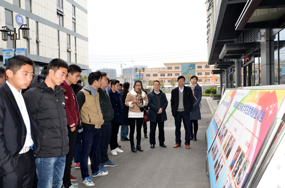 宿迁开放大学组织培训学员观摩宿城区创业孵化基地