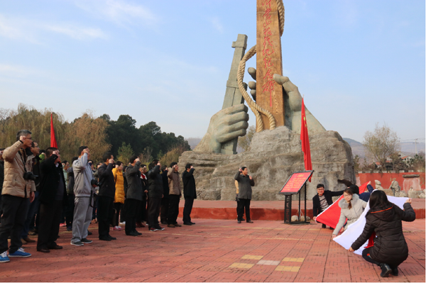 淮海技师学院组织党员赴沂蒙山开展“两学一做”专题党性教育活动