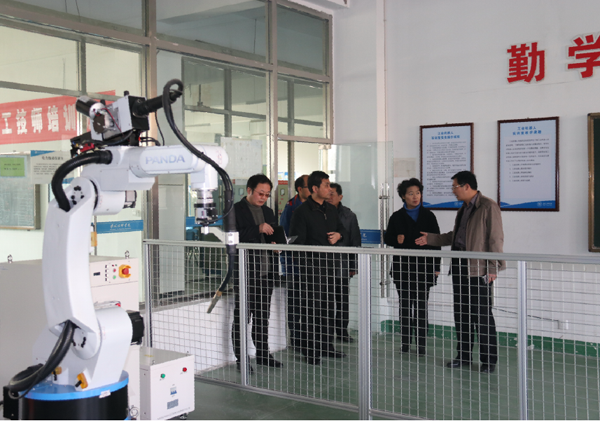 徐州工程机械技师学院到淮海技师学院参观交流