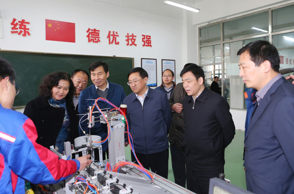 省人社厅副厅长朱从明莅临淮海技师学院调研指导工作