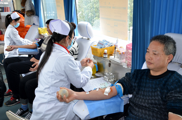 宿迁开放大学师生积极参与无偿献血活动
