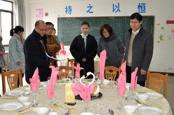 宿迁开放大学李军校长深入基础系观摩指导省技能大赛项目演练