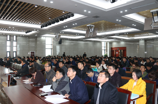 淮海技师学院举行2017年第二期大讲堂解读新出台和修订的部分制度