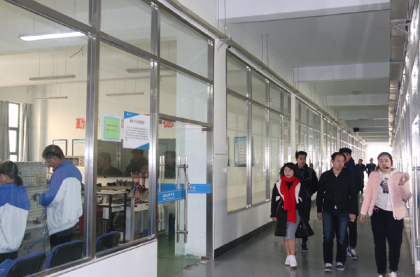 台湾实践大学学生代表到淮海技师学院参观访问
