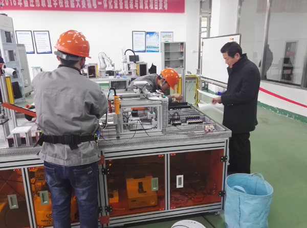 淮海技师学院举行工业机器人技术应用模拟比赛