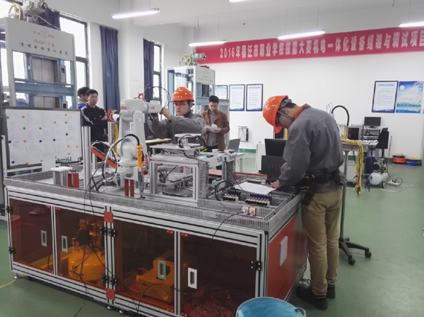 淮海技师学院举行工业机器人技术应用模拟比赛