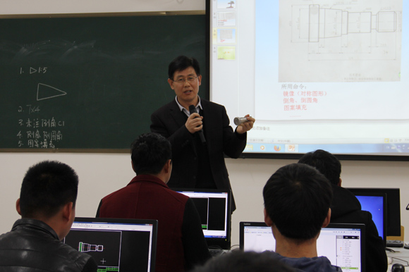 宿迁开放大学李军校长深入课堂开展调研