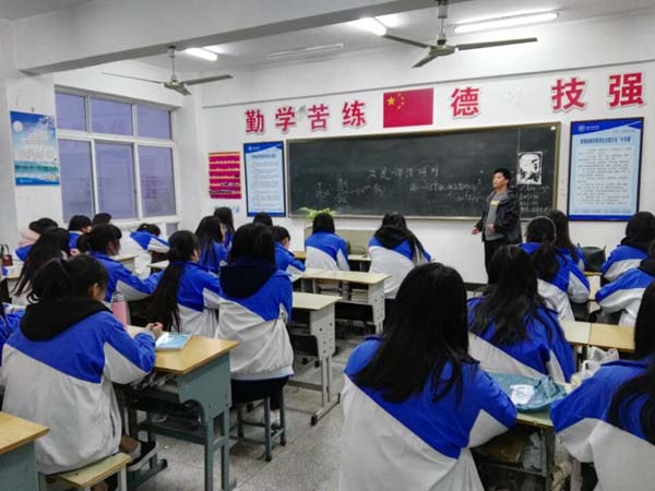 淮海技师学院开展“清明节，我们的节日”主题班会课