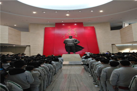 宿城中等专业学校全体师生清明节祭扫寄哀思