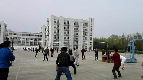 泗阳中专举行男教工排球比赛