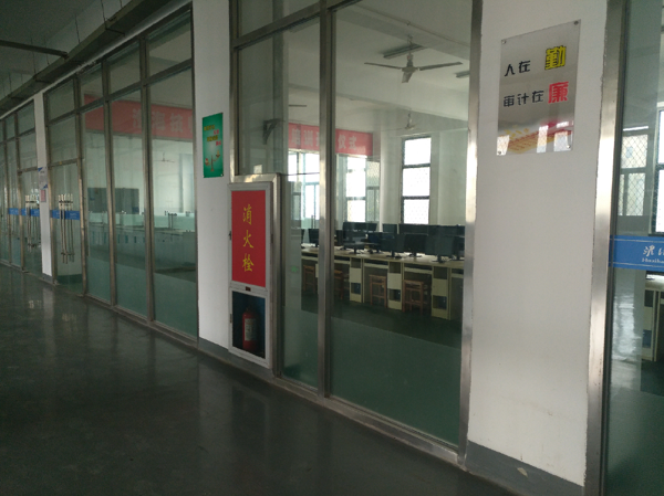 淮海技师学院组织开展实训教学区“6S”管理期中专项检查