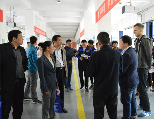 全市职教观摩团到淮海技师学院观摩