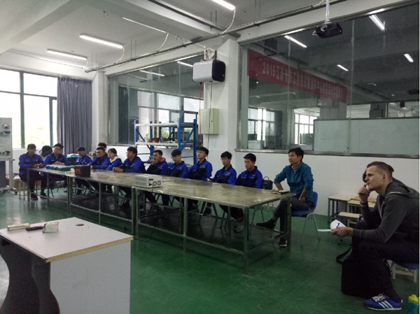 德国专家到淮海技师学院指导中德国际班教学工作