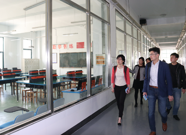 苹果中国教育公司到淮海技师学院洽谈合作事宜