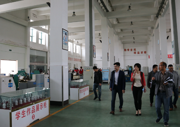 苹果中国教育公司到淮海技师学院洽谈合作事宜