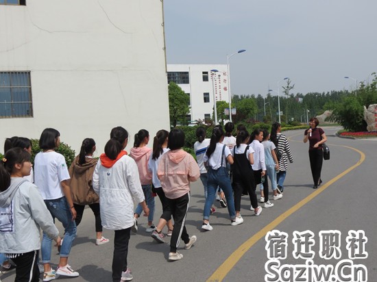 市内各中学初三学生纷纷到宿迁技师学院参观