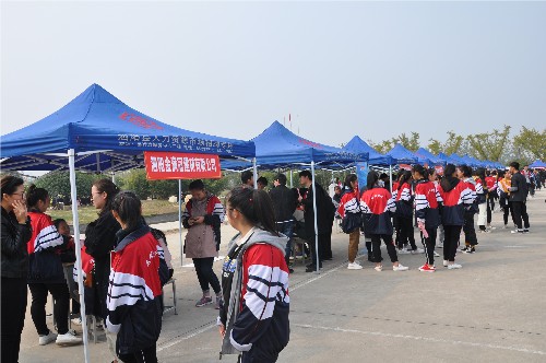泗阳县2018年秋季校园招聘会在泗阳中专举行