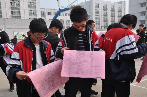 泗阳县2018年秋季校园招聘会在泗阳中专举行