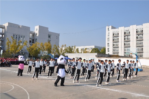 泗阳中专举行大课间活动集体舞展演