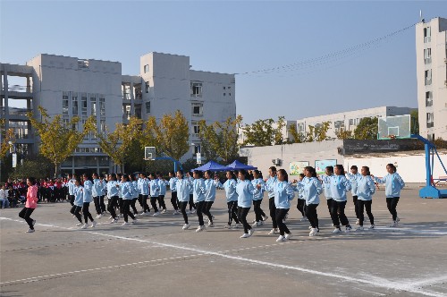 泗阳中专举行大课间活动集体舞展演