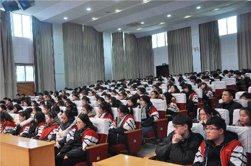 泗阳中专举行“传红色基因，共话新时代，放飞青春梦想”报告会