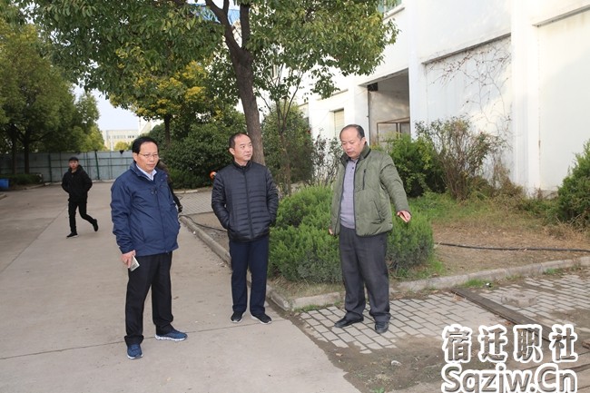 宿迁技师院领导带队检查校园卫生