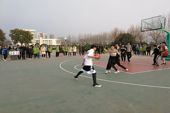 宿城中专举行“4v4”篮球对抗赛