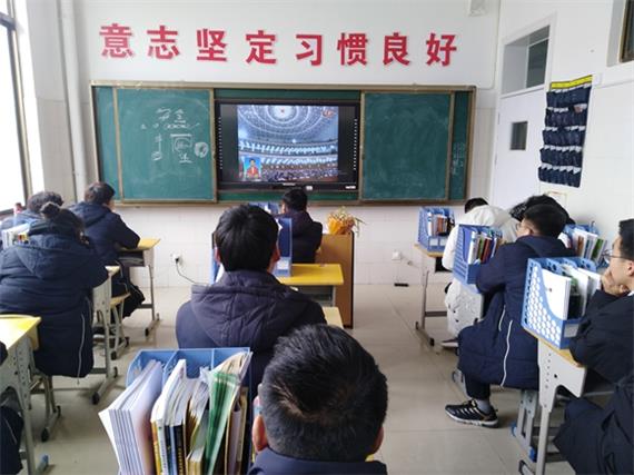 奋进新时代 筑梦新征程——宿迁经贸高职师生热切关注全国两会