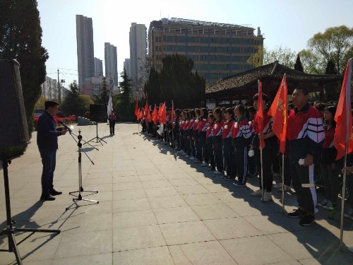 泗阳中专开展“弘扬先烈精神，争做时代青年”主题祭扫烈士墓活动