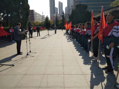 泗阳中专开展“弘扬先烈精神，争做时代青年”主题祭扫烈士墓活动