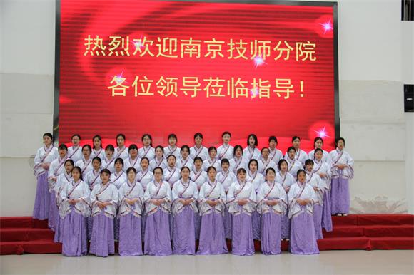 南京技师学院领导到宿迁经贸高职考察交流