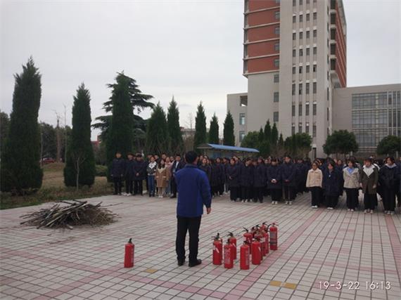 生命高于一切 安全重于泰山——宿迁经贸高职开展消防安全教育暨灭火演练活动