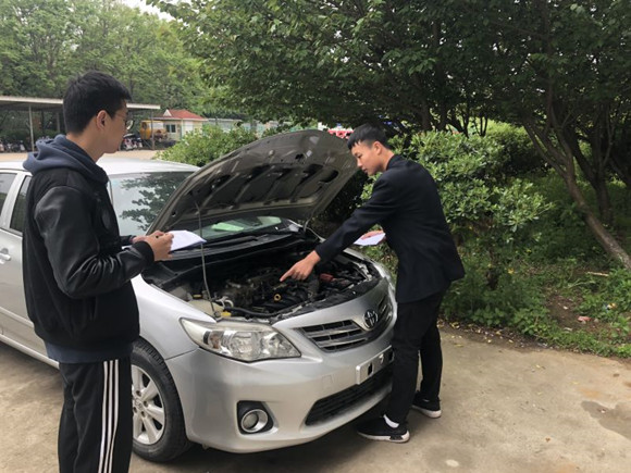 宿迁经贸高职举行汽修专业学生技能达标考核