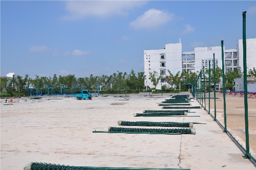 泗阳中专有序推进标准化篮排球场建设