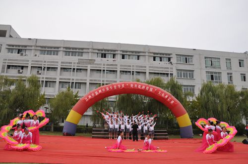 泗阳中专举行“我和我的祖国”大合唱比赛