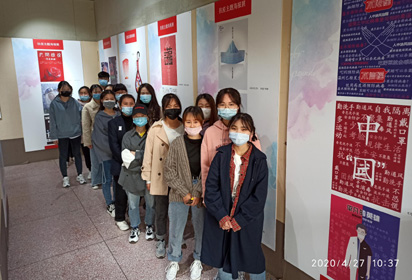 宿迁经贸高职信息系举办“抗疫主题”海报设计作品展