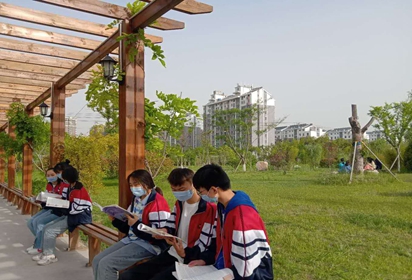 你认真学习的样子真美