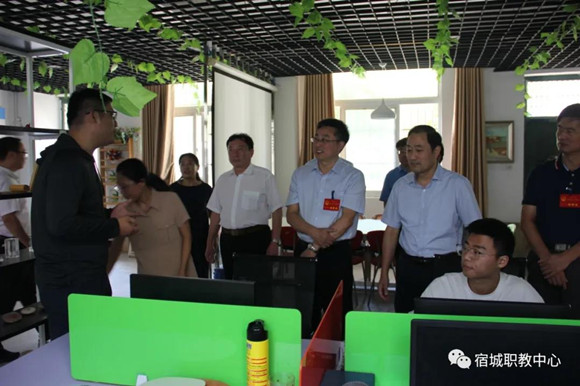 市人大和市政协调研组分别到宿城中专调研