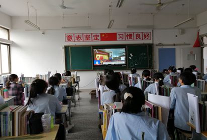 民族自信心增强 入党热情空前高涨——宿迁经贸高职组织学生收看全国抗击新冠肺炎疫情表彰大会