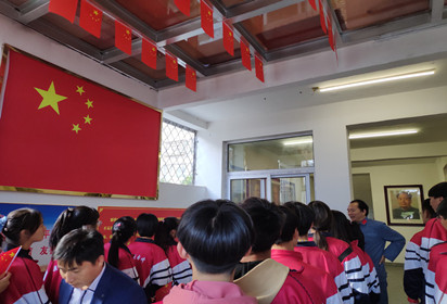 泗阳中专组织团干部参观新时代红馆