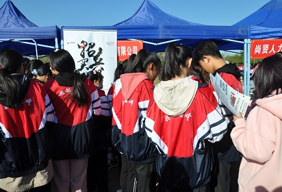泗阳县2020年秋季校园招聘会在泗阳中专召开