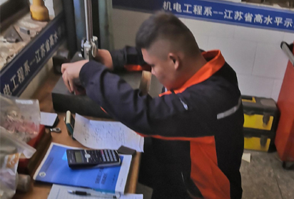 宿迁经贸高职3名学生代表宿迁参加省状元大赛