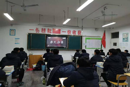 宿迁经贸高职组织师生观看大型电视纪录片《为了和平》